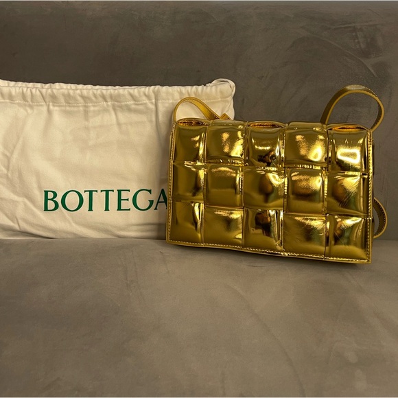 NWT Bottega Veneta Gold Mirror Padded Cassette Crossbody Bag - Picture 3 of 4